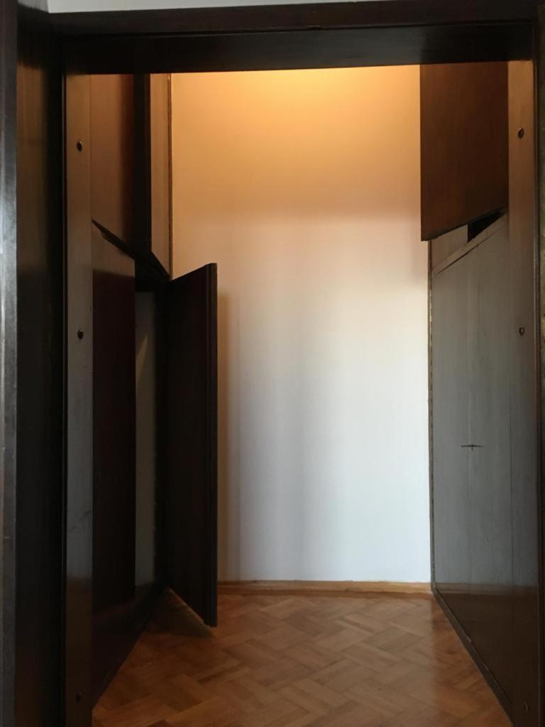 Central Studio Across From Intercontinental Bukares Bagian luar foto