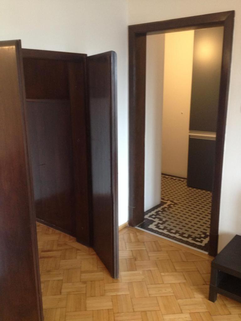 Central Studio Across From Intercontinental Bukares Bagian luar foto