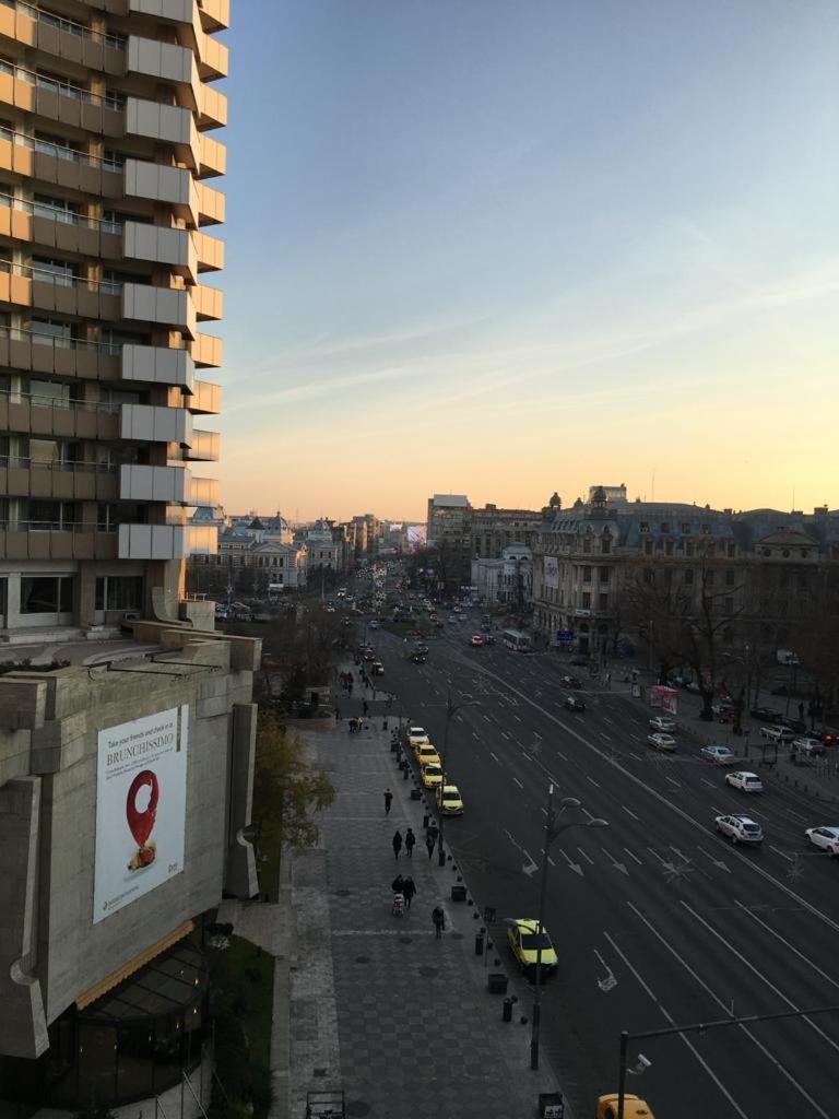 Central Studio Across From Intercontinental Bukares Bagian luar foto