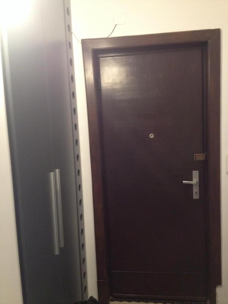 Central Studio Across From Intercontinental Bukares Bagian luar foto