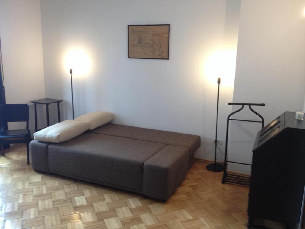 Central Studio Across From Intercontinental Bukares Bagian luar foto