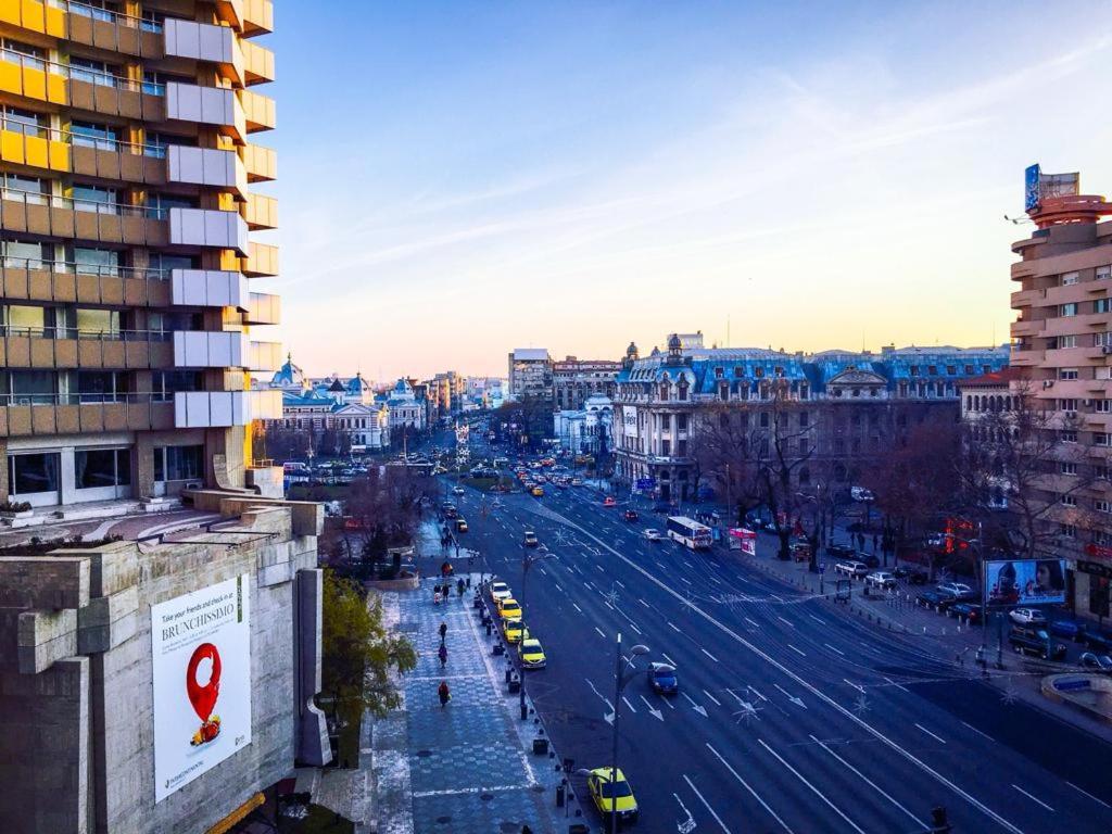 Central Studio Across From Intercontinental Bukares Bagian luar foto